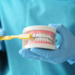 Kompleksowe leczenie dentystyczne – znajdź trasę do zdrowej i pięknego uśmiechów.